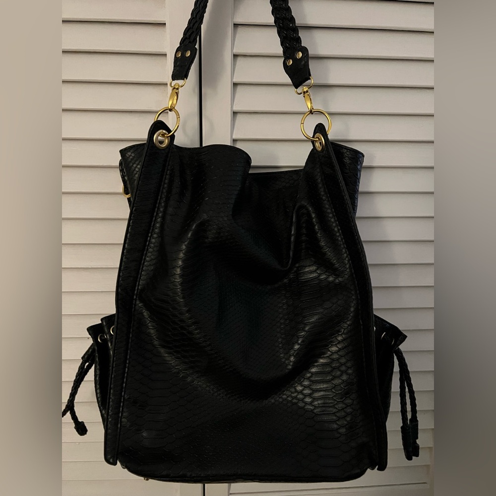 Metro 7 Xlarge Shoulder Bag
